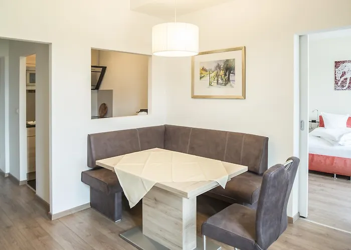 로맨틱 레지던츠 4*